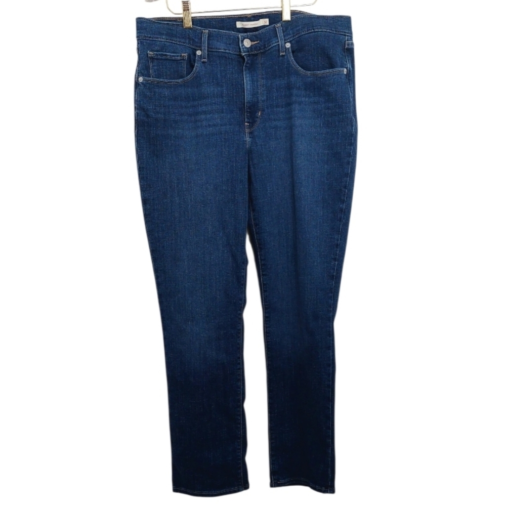 Levi's Women's Size 32 Jeans Classic Straight Dark Blue High Rise Mom Jean